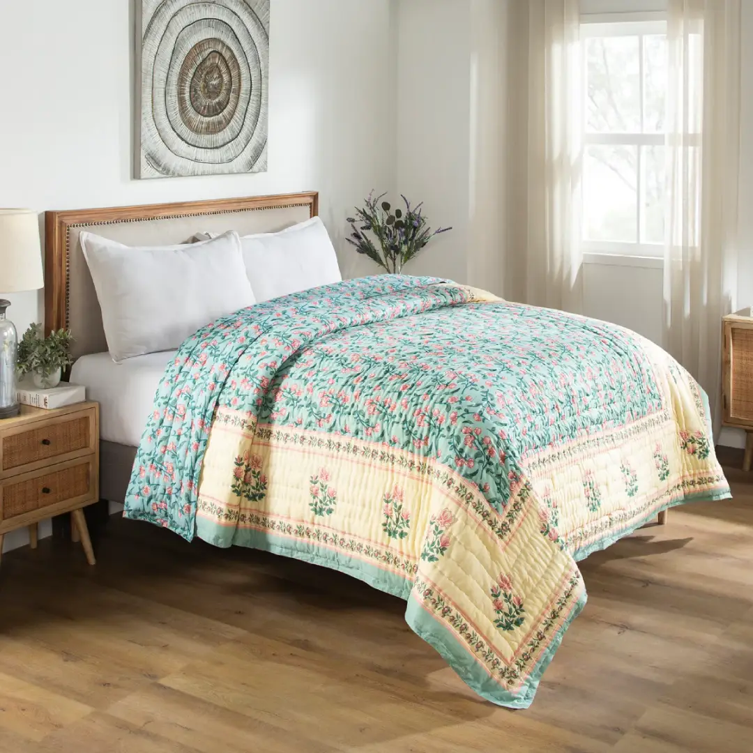 Wholesale Magnolia Cotton Quilt in UAE