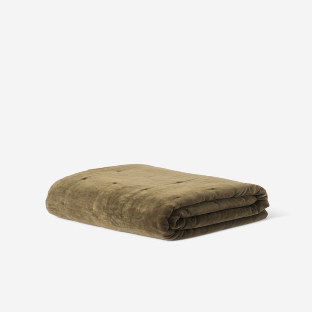 Plush Velvet Quilt Blanket for All Seasons | USA Supplier
