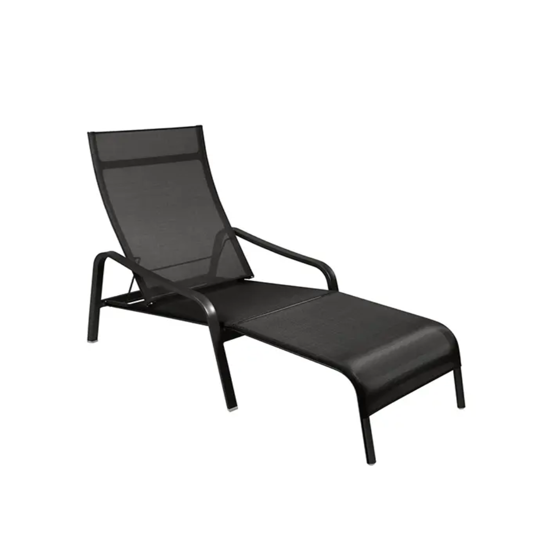 Alize Chaise Longue for Relaxed Leisure and Outdoor Comfort