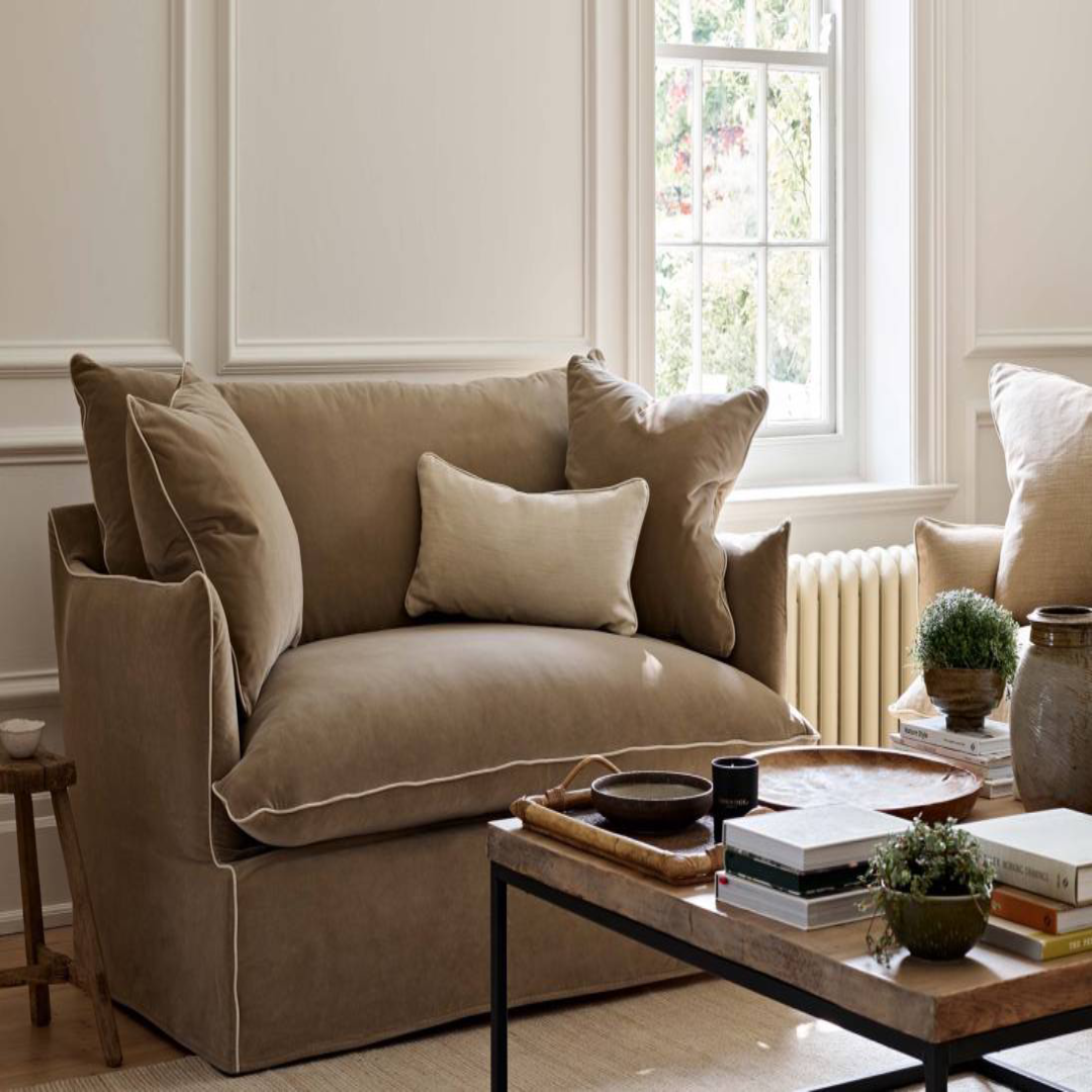 Eleanor Loveseat Elegant 2-Seater Sofa UK